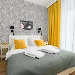 Appartement Prymasa Tysiaclecia - P&o Serviced