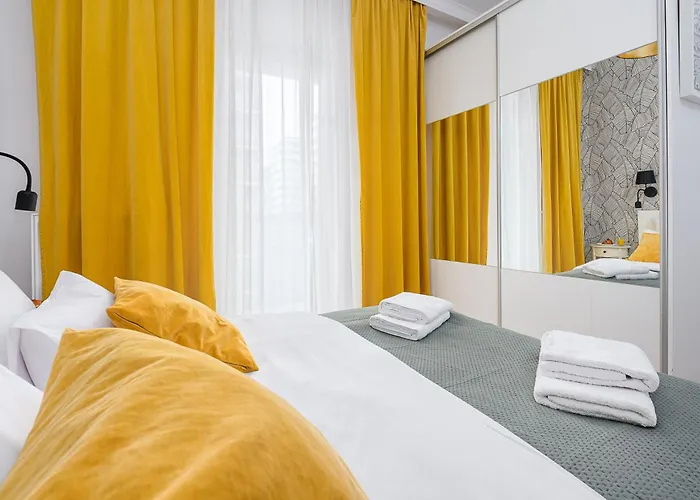 Prymasa Tysiaclecia - P&o Serviced شقة